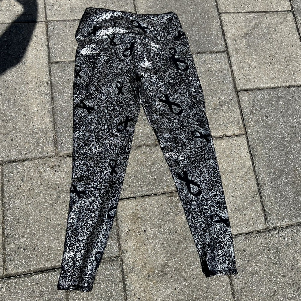 Earth Yoga Susan G Komen Breast Cancer Awareness Leggings XXL Silver Foil Black